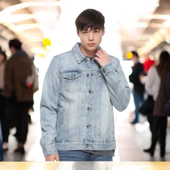 Hot Topic Light Wash Indigo Blue Denim Jacket Men’s Size XL - Picture 2 of 8